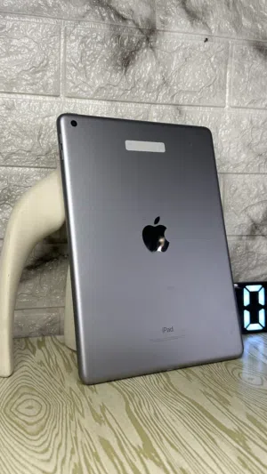 ايبادات ابل 6 و 5 نضيفة جدا ومستخدمة بشكل بسيط