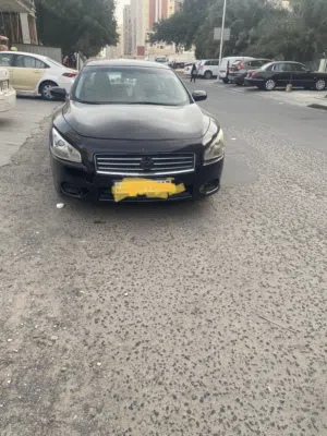 سياره نيسان ماكسيما بحاجه إلى ماكينه بحاله ممتازه 2011