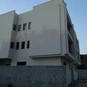 شقة نص تشطيب (ولي العهد )خلف جامع طيبة / بناء حديث 2025
