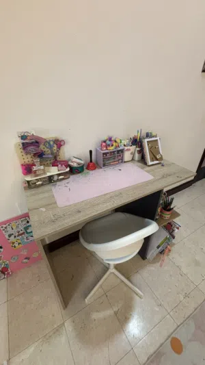 2 different kinds of desks