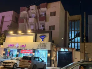محلات للبيع مقابل سوق الحايس سوقالجمعه  من الباب الجانبي مباشر