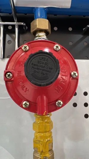 منظم غاز 4 كجم 0.5-1.1 بار  مع شركة سياب للتجارة Gas Regulator 4kg 0.5-1.1 bar with  SIYAB TRADING