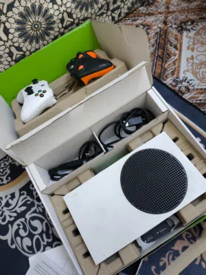 جهاز اكس بوكس سيريس اس اخو جديد ستعمال شهر معه شاشه الي بصوره