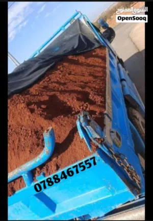 يوجد تراب احمر زراعي للحدائق واحواض الزريعه