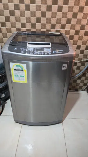 غساله نوع LG بحال ممتازه 9 كيلو انفرتر توفير طاقه