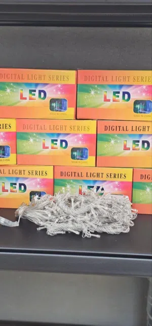 عرض رمضان المميّز فانوس رمضان حديد مضيء مع أغانٍ  شلال إضاءة LED 3×3 – لون أصفر دافئ