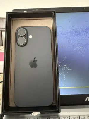 iPhone 17 256GB  حالة ممتازة جداً  بطارية 94%