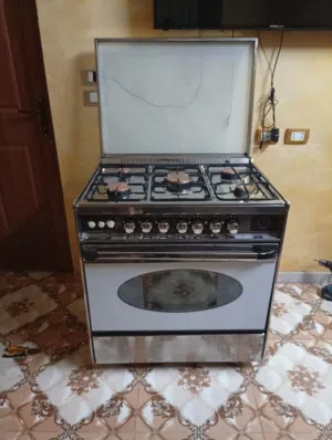 غاز للبيع 5 عيون يونفرسال إيطالي الصنع قياس 80 سم بحال الوكالة مجدد بالكامل