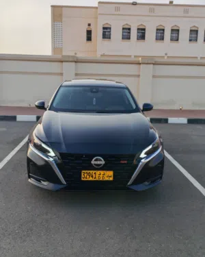 Used Nissan Altima in Al Batinah
