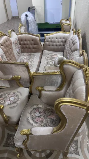 للبيع كراسي النوع الفاخر كنب
