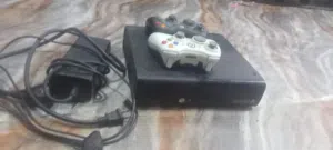 سلام عليكم اكس بوكس 360 سلم الجهاز كامل كلشي مابيه بس الجهاز بيه عطل مايعرض شاشه الجهاز وبيه العاب ه