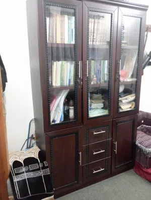 مكتبة (دولاب كتب زجاجي) بـ 35000