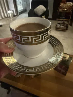 كوب ماركة فرساتشي عدد 4 كوب و 4 صحون