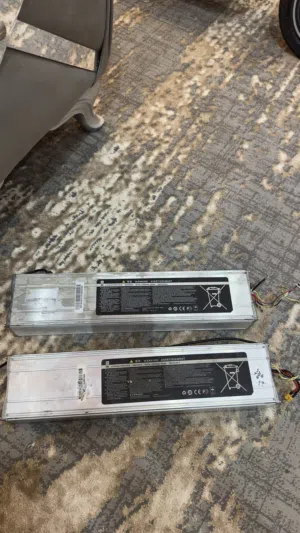 بطاريتين سكوتر شاومي الحجم الكبير مستعملات للبيع