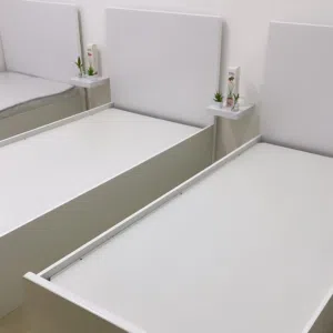 ثلاث سريرات مع الفرش  مفصل للأوزان الثقيله لل 100 كيلو مستخدمه من قبل فتيات لمدة سنه نظيفه