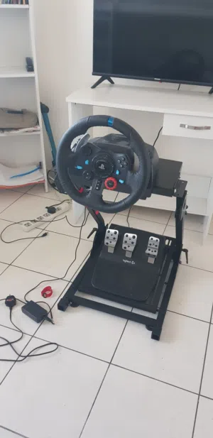 logitech g29 مستعمل حاله ممتازة جدا