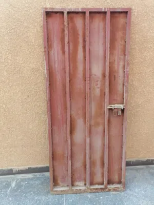 باب حديد خارجي