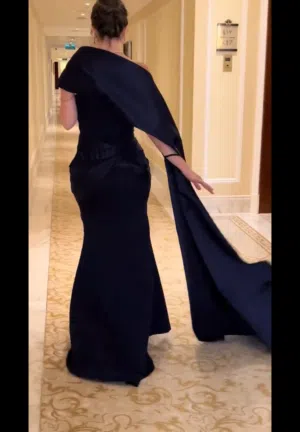 فستان من مصممه كويتيه