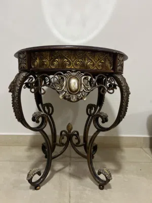 للبيع طاولة