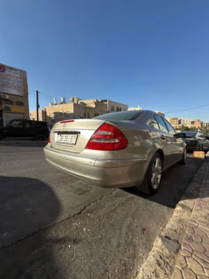 مرسيدس E200 Kompressor موديل 2006  مرسيدس E200K موديل 2006، لون شامبين، بحالة مرتبة ونظيفة للاستخدام