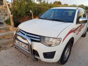 بك اب متسوبيشي L200 نزين موديل 2015 للبيع