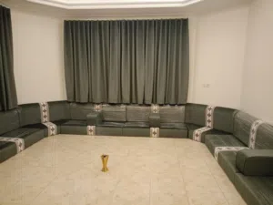 تفصيل كنب وستائر ومجالس حسب الطلب