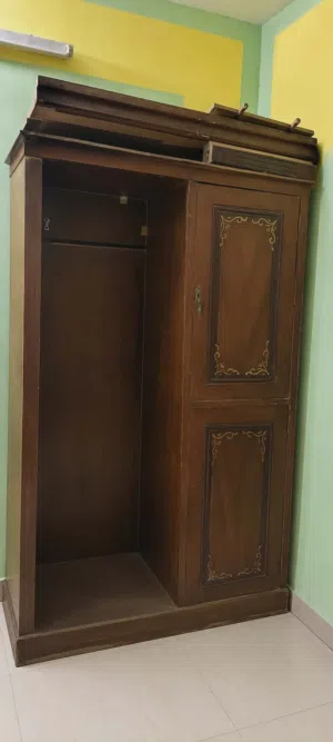 للبيع كنتور بابين مع ميز