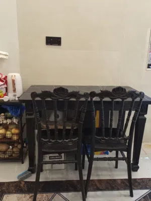 ميز طعام مع كراسي ثنين