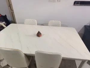 كنب للبيع وطاولة سفرة بيع مستعجل اليوم لغايات السفر