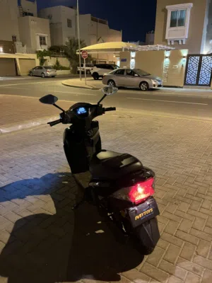 للبيع سكوتر في حكات ناقصه بريك ورا ب160