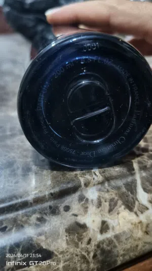 زجاجت عطر اريد بيعيه اصلي ماركه Dior 200 ملي