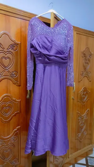 فستان نظيف مستعمل مره واحده قياس 40 اخذته ب50 الف وسعر 15 وبيها مجال