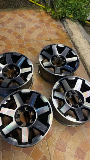 رنجات fj و فورنر للبيع نظاف مع طيس مالهن و5 بلوط لكل رنج