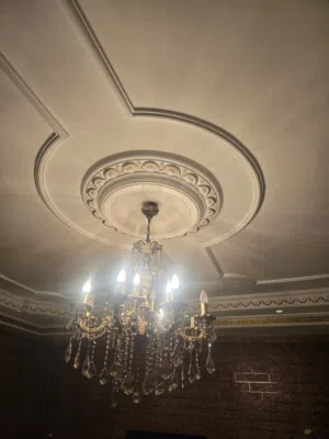 ثريات مستعمله استعمال خفيف بحالة جيدة