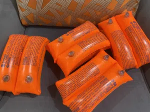 عوامات سباحة أصلية من Intex