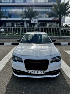 للبيع: كرايسلر 300S (أوباما) – ملكي أبيض – ممشى قليل جداً