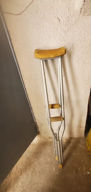 عكاز طبي استيل شرط صاحبها بحجاتها مجانا