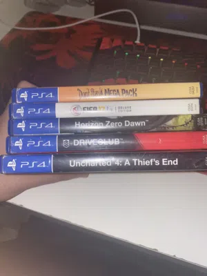 PS4 GAME CD BUNDLE (uncharted 4 a theifs end, fifa 17, horizon zero dawn, drive club, don't starve)