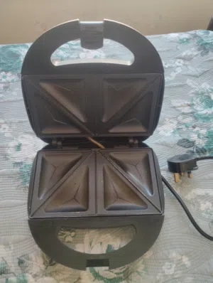 sandwich maker used-excellent condition
