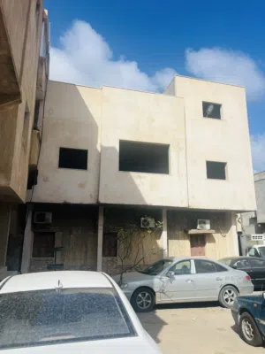 منزل للبيع ثلاتة واجهات (اقرا الوصف)