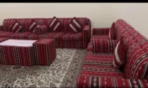 كنب مع طاولات وسجادة للبيع