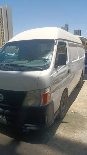 Nissan urvan 2011 Loading van