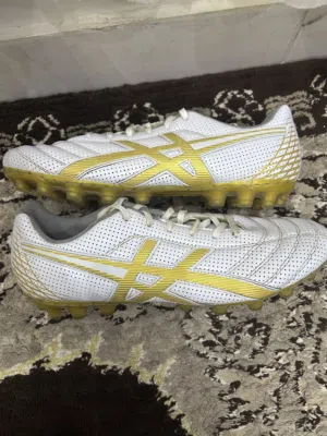 حذاء رياضي للبيع