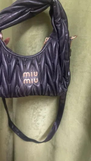 شنتك يد ماركة miu miu