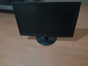 شاشه كمبيوتر بحاله ممتازه السعر 70 دينار مكان طرابلس