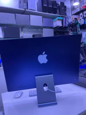 24" Apple monitors for sale  in Hawally