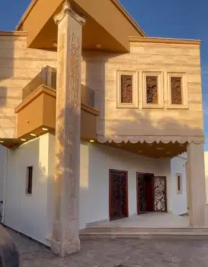 فيلال في المشتل المساحه واقل من سعذ السوق ويوجد هبكل  ويوحود دورين وفي .دور وملحق واقل من السوق