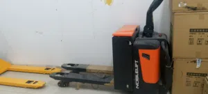 Main electric forkleft and manual forkleft