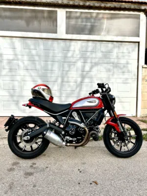 دوكاتي سكرامبلر للبيع بسعر حرق  Ducati Scrambler 2022
