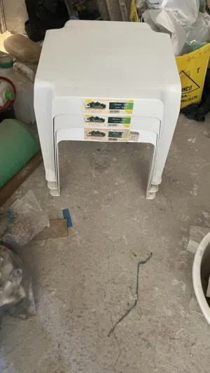 طاولات بلاستيكية جديده